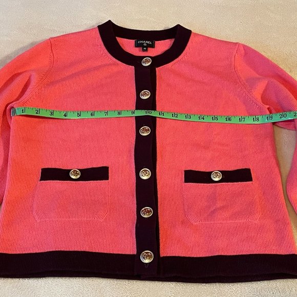 ❌SOLD❌ CHANEL 100% Cashmere Two-Tone CC Button Cardigan (fits S/M) - Picture 12 of 15